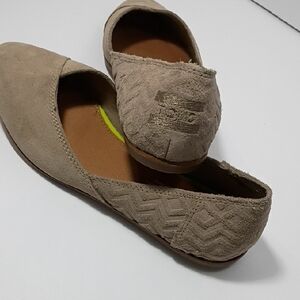 Tom's Tan/Taupe Slip On Suede Flats Size 7 EUC Diamond Jutti Pointed Toe